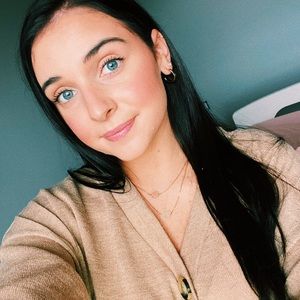 Meet your Posher, Carly